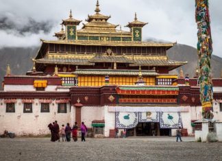 Khám phá tu viện Tashilhunpo – trung tâm Phật giáo hàng đầu Tây Tạng Khám phá tu viện Tashilhunpo - trung tâm Phật giáo hàng đầu Tây Tạng