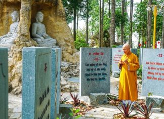 Du lịch Vĩnh Long, chiêm ngưỡng vườn kinh Phật bằng đá độc nhất Du lịch Vĩnh Long, chiêm ngưỡng vườn kinh Phật bằng đá độc nhất